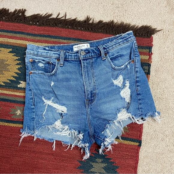 Abercrombie & Fitch High Rise Mom Blue Jean Shorts Distressed Frayed Hem 8/29 - Picture 1 of 4